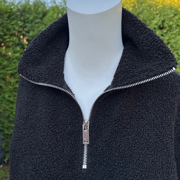 Icône⎪Black Quarter Zip Plush Sweater - Picture 4 of 10